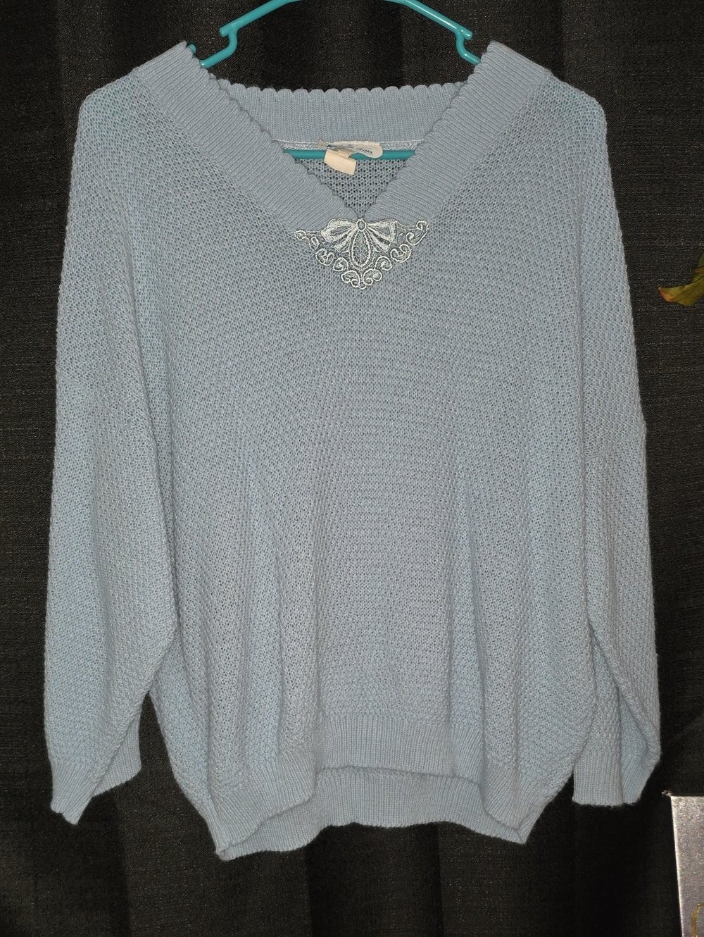 VTG VILLAGE FAIR SZ L Light Blue V-Neck Women’s Knit Sweater with Detail